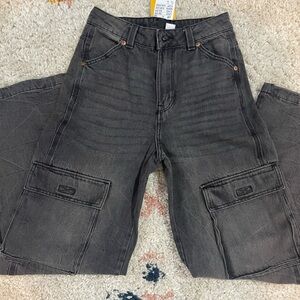 h&m black cargo jeans
size 0 women’s
never worn, with tag